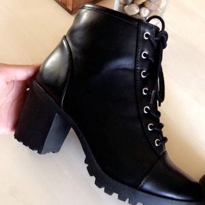 Express women boots! Size 7